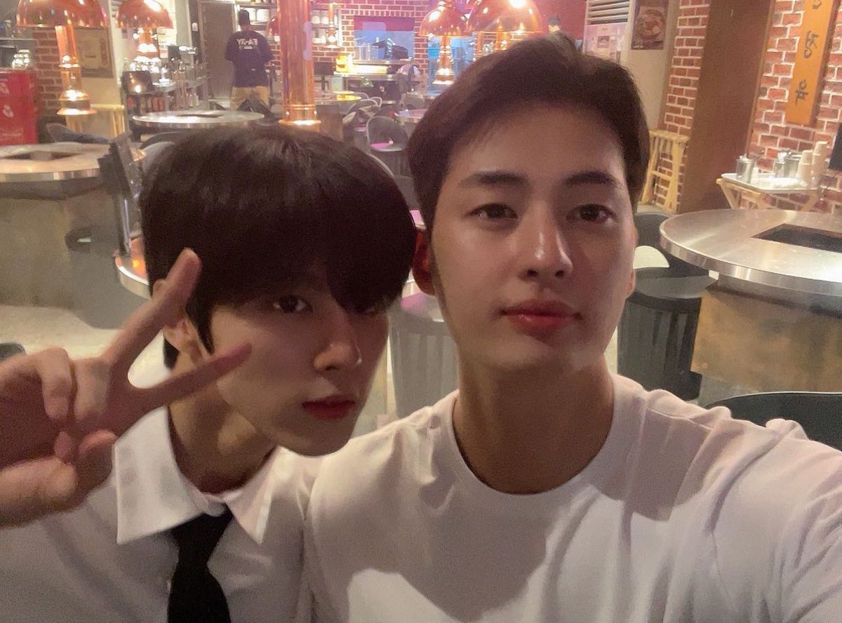 หลังจากที่พูดถึงกันไปมาออกสื่อหลายครั้งในสามสี่ปีที่ผ่านมา วันนี้ก็ได้มีรูปถ่ายคู่กันลงทางไอจีอีอันสตาแกรมแล้ว 🫶🏻  
-20230916-
(คาดว่าเจอกันเมื่อวาน)