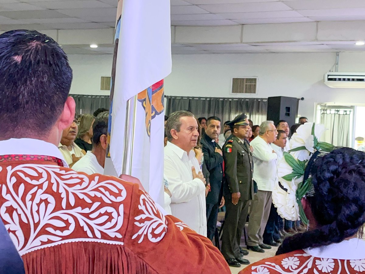 edgarmelhem's tweet photo. Un gusto acompañar en su Segundo Informe de Gobierno a mi amigo Presidente Municipal de #Guemez Prof #LorenzoMorales. 
Muchas felicidades estimado Profe , los resultados están a la vista , con hechos has demostrado un gobierno cercano a la gente y sirviendo a todos por igual! 
#GuemezSomosTodos 👍🏼👍🏼👏🏼👏🏼