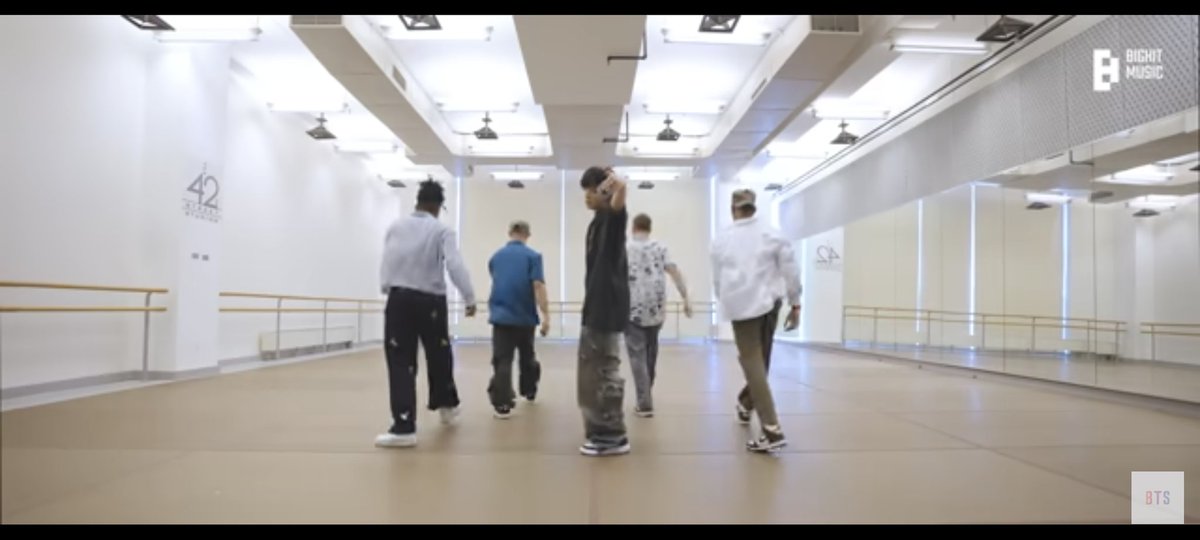 TeamJJKUSA's tweet photo. My favorite dance challenge and dance practice are both Seven... but omg the smoke challenge is KILLING ME. #OurBestFriendJungkook
#WithJKEveryday
#No1SingerJungkook https://t.co/sGYb3q0ndM