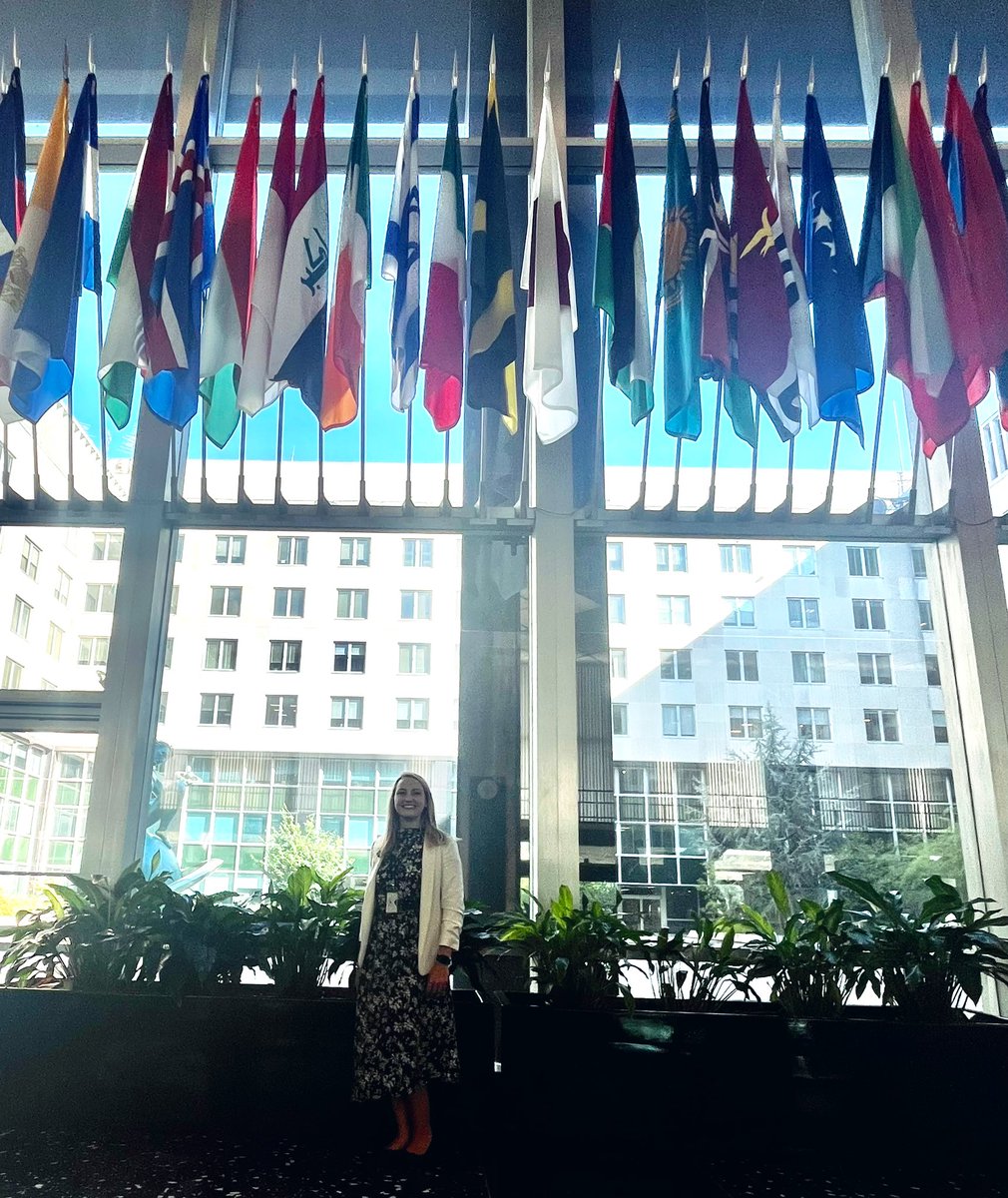 edith_delaney's tweet photo. Closing out on a great first week at @StateDept.  Thrilled to be joining a fantastic cohort of Transatlantic Diplomatic Fellows and looking forward to an exciting year with the Bureau of Cyberspace and Digital Policy. 
(👇Warm welcome at reception -
🇮🇪 hanging by the front desk) https://t.co/wfSI0EbrQD