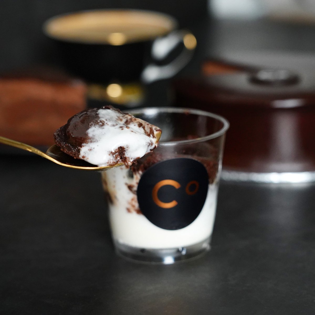 まだまだ暑い日が続きますね。

熱さも冷たさも楽しみたい
贅沢なあなたには、、

Chocolate Originの🍫🍨
Lava Cake with Gelatoがおすすめ

熱いフォンダンショコラと
冷たいバニラアイスの相性が
抜群な一品です✨✨