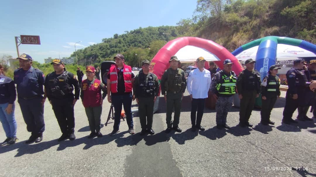 febrescabello99's tweet photo. 🚨 || La #FANB y OSC en perfecta Unión Cívico-Militar, efectuó Despliegue Especial de Seguridad Ciudadana, a fin de reducir los índices delictivos y garantizar la Paz y el sosiego en la Entidad Trujillana.
#IntegrarEsVencer 
#VenezuelaYArgeliaAmigasSiempre #15Sep https://t.co/eEav6fKj4q