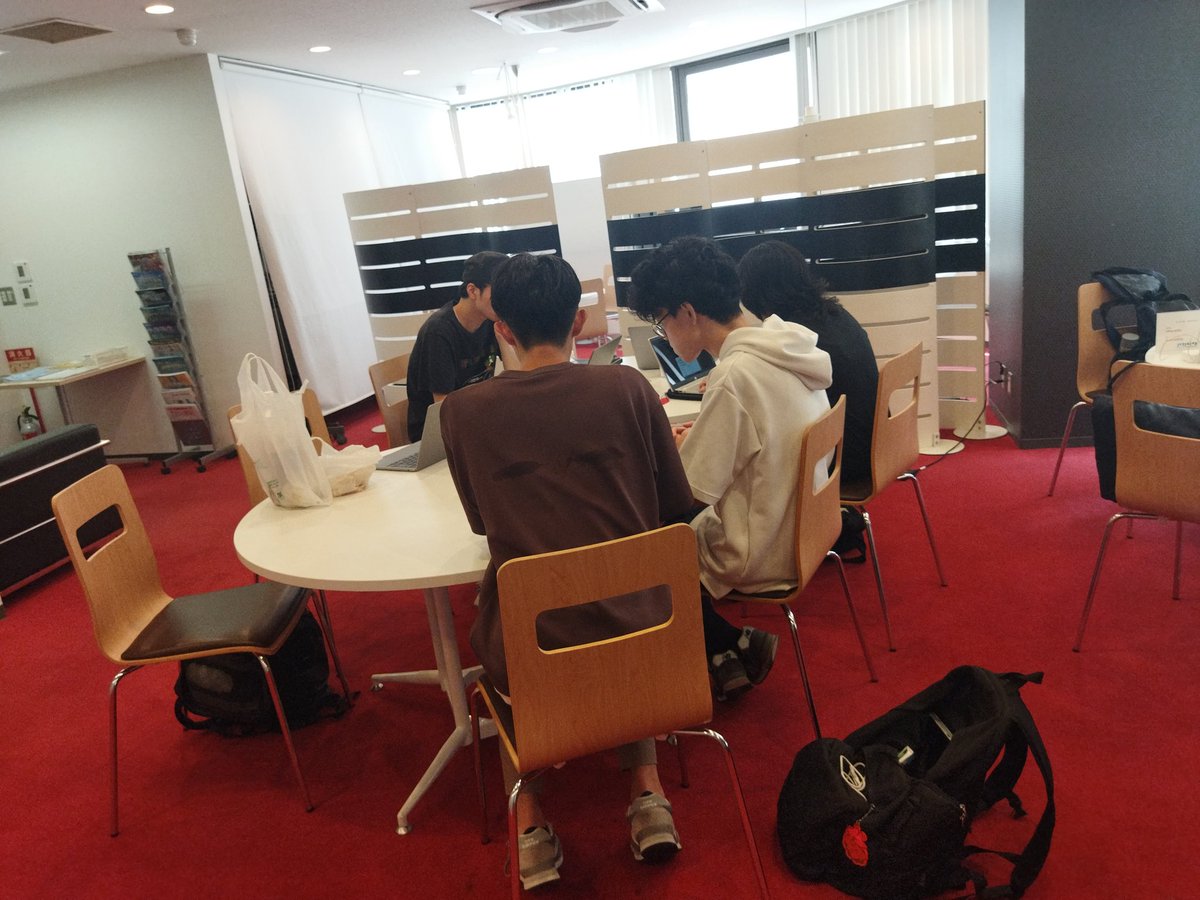 UT_HackerClub's tweet photo. 今日は、1Dayハッカソンを開催しています！
対面で集まり、それぞれの分野に分かれて開発をしています！ https://t.co/ZBJJCiN5CE