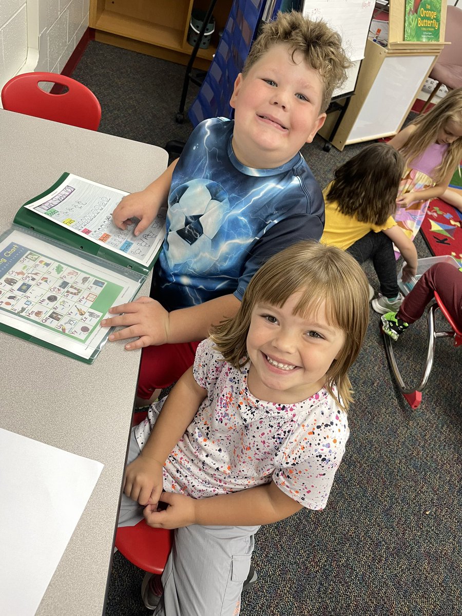 vwecc's tweet photo. Kindergarten had a wonderful and foggy week!!🐾❤️
#vwecc #cougarpride https://t.co/pdg1vxLb2N