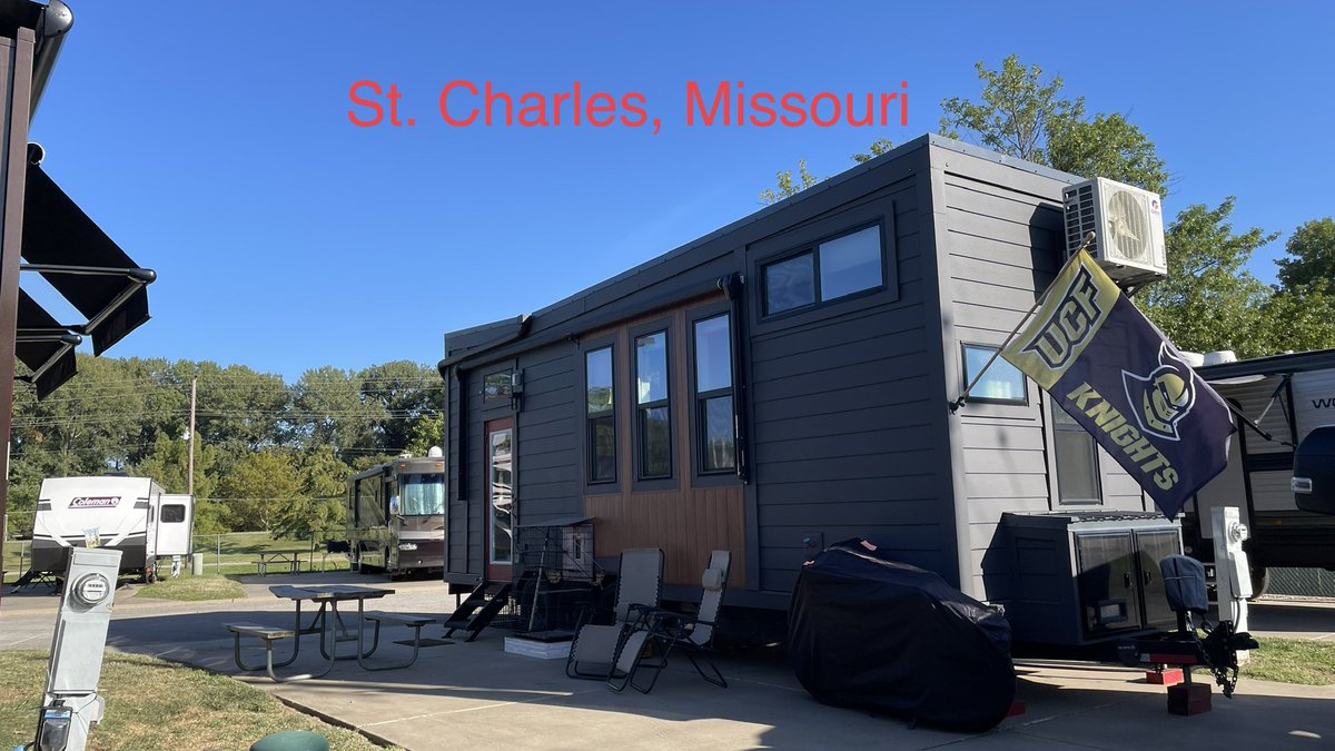 We made it to St. Louis! And apparently everybody at this park thinks we are so cool with our catio. I mean DUH! 😸 Here for a week. Anybody got suggestions for my momz to check out? #tinycathomeadventures #catsinatinyhouse #cathouseonthemove <a href="/NotEdelweiss/">NotQuiteEdelweiss</a>