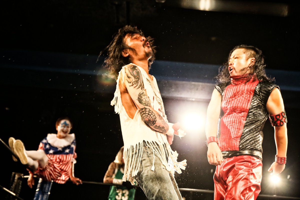 crazyexpress1's tweet photo. 2023/09/12 SHINJUKU FACE TOKYO Part 1
ハードコアチョコレート×西口ドア興行『大無法地帯』

[CRAZY EXPRESS with VICTOIRA］
クラッシャー手塚
ヒロ伊藤
キラークラウン・アッチャン
VS 
中邑珍輔
ミニ沢光晴
アンドレ・ザ・河ちゃん

Photo by 菊池茂夫 https://t.co/9EVLsjCIa1