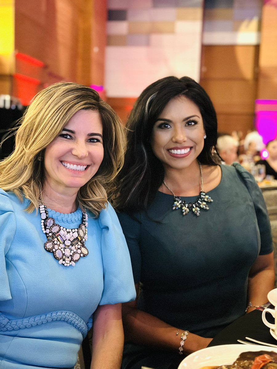 LATINASTRONG®️ tweet media