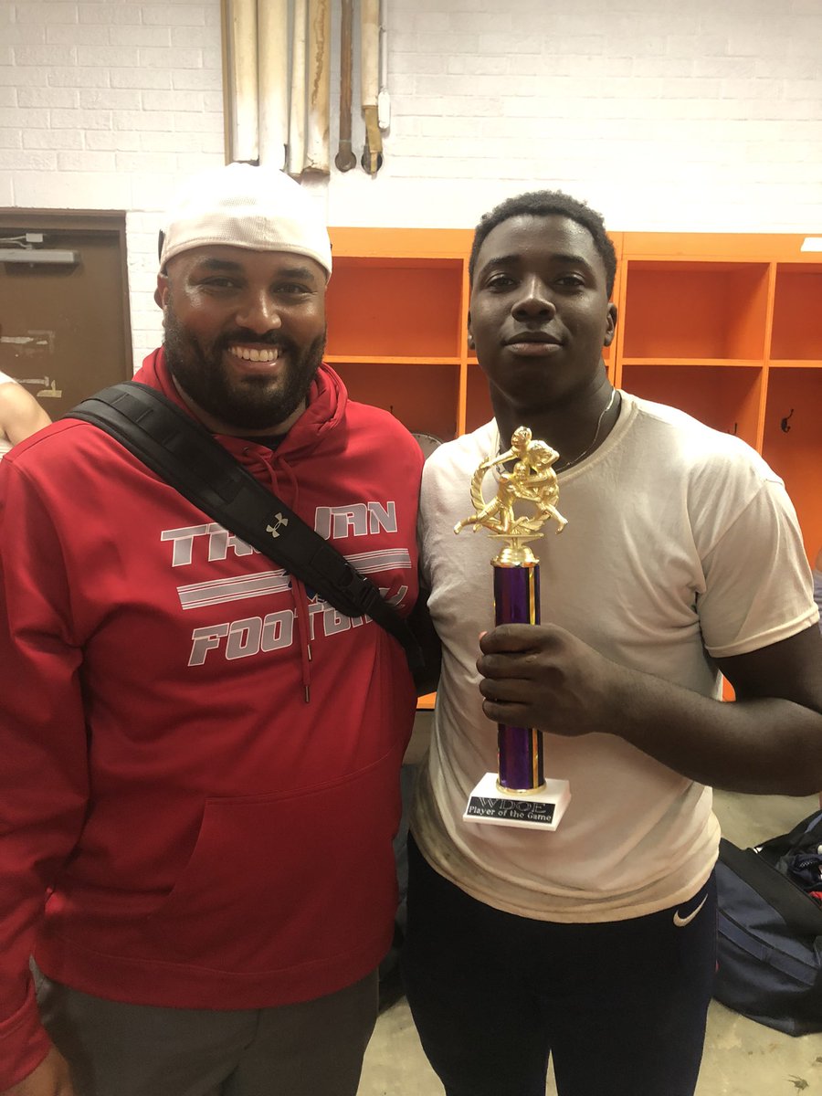 SWFFOOTBALL's tweet photo. WDOE Player of the Game @Jameson_Walsh8 
18 Carries 233 yards 3TDs
3 Sacks 3 TFL https://t.co/ELfGycYFXV
