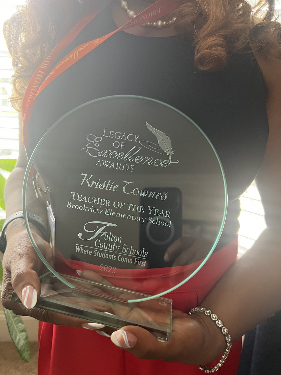 So great to be honored today among such fine educators <a href="/FultonCoSchools/">FultonCountySchools</a> Legacy of Excellence ceremony today! Proud Panda @BESPandaWallace Proud to represent <a href="/FCS_SEC/">FCS SEC</a>!