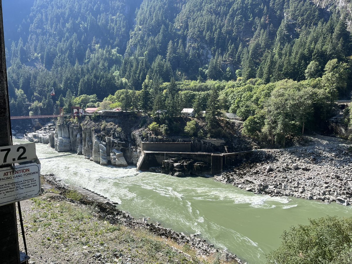 CWparkman's tweet photo. An amazing 2nd day on board The Rocky Mountaineer. Breathtaking scenery and impeccable service. We want to do it all again! @rmountaineer @KuoniTravelUK 🇨🇦 😍 💚🚂 https://t.co/UoHok0OUbr