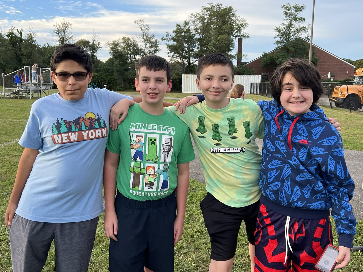 Saxton_Middle's tweet photo. Our Welcome Back BBQ!! We had fun until the sun went down! https://t.co/G1cIy7sstl
