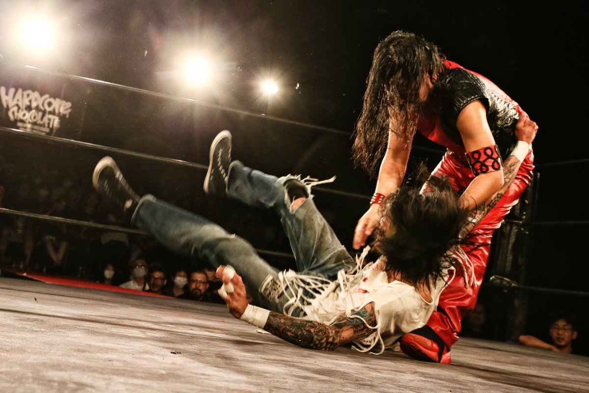 crazyexpress1's tweet photo. 2023/09/12 SHINJUKU FACE TOKYO / Photo 2
ハードコアチョコレート×西口ドア興行『大無法地帯』

[CRAZY EXPRESS with VICTOIRA］
クラッシャー手塚
ヒロ伊藤
キラークラウン・アッチャン
VS 
中邑珍輔
ミニ沢光晴
アンドレ・ザ・河ちゃん

Photo by 菊池茂夫 https://t.co/TgRUslQFqc