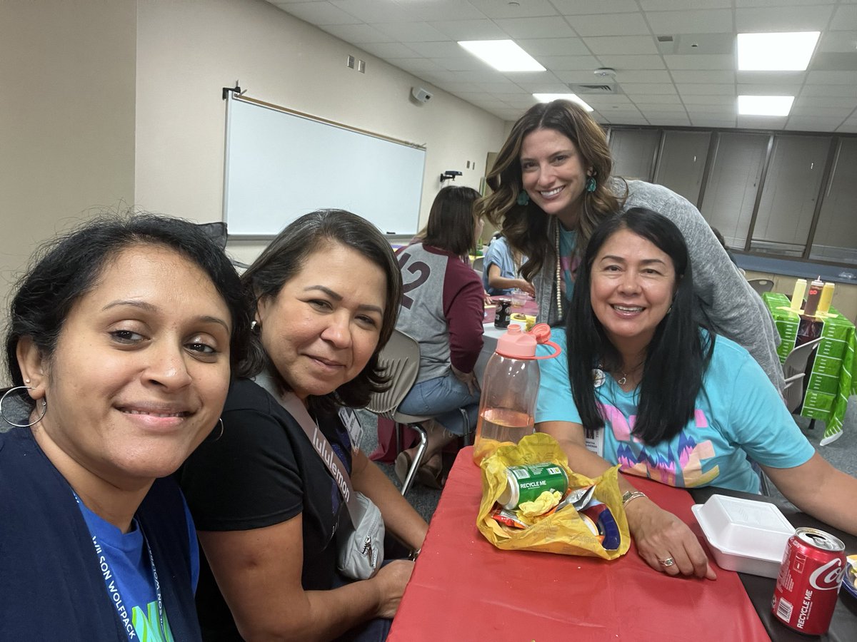 Shobhakrishnam2's tweet photo. Thanks to the amazing PTA @twepta for a fantastic tailgate lunch!!! @TWEHowl @katyisd https://t.co/GvLuu4FOSj