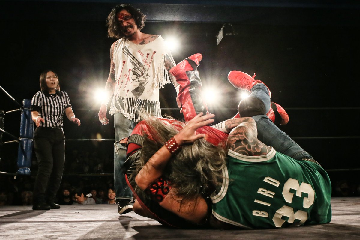 crazyexpress1's tweet photo. 2023/09/12 SHINJUKU FACE TOKYO / Photo 5
ハードコアチョコレート×西口ドア興行『大無法地帯』

[CRAZY EXPRESS with VICTOIRA］
クラッシャー手塚
ヒロ伊藤
キラークラウン・アッチャン
VS
中邑珍輔
ミニ沢光晴
アンドレ・ザ・河ちゃん

Photo by 菊池茂夫 https://t.co/8vlqFMZaJw