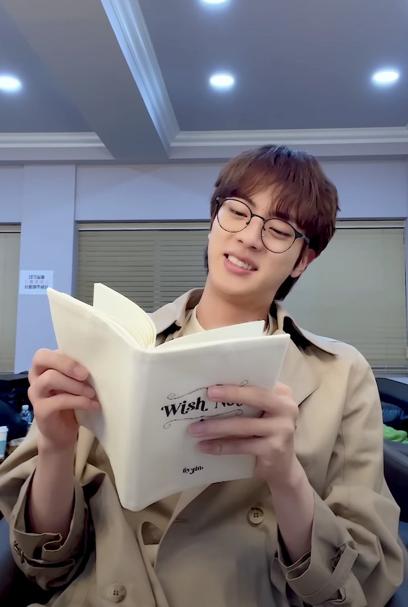 charts_k's tweet photo. [n월의 석진] Message from Jin : Sep 2023 💌

https://t.co/ckoRRsoL2e https://t.co/Kz0ZekpprU