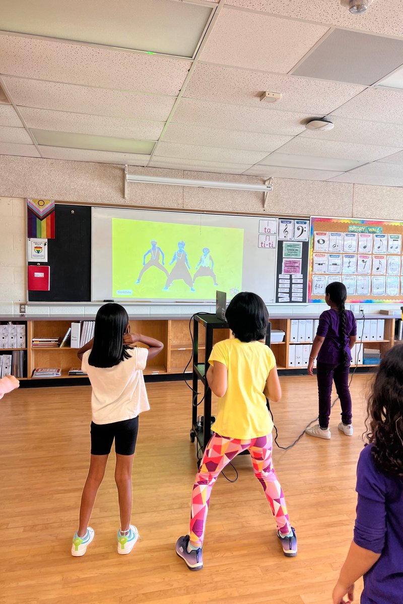 MsDargento's tweet photo. Singing and dancing our way into the weekend! #HappyFriday🎵 https://t.co/ZozFUFJQ2C