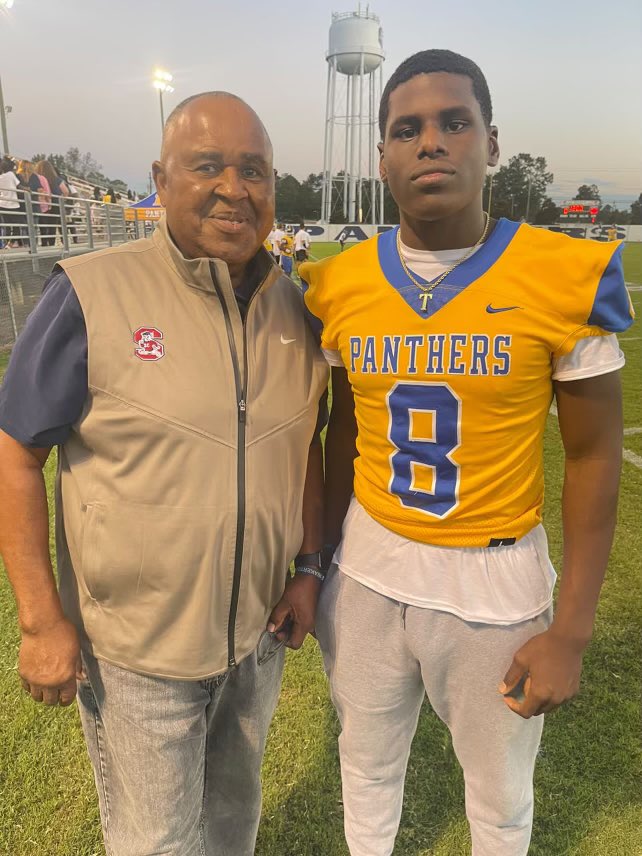 We appreciate South Carolina State’s Coach Pough for coming and checking on our boys tonight! Class act!
#BAKERTOUGH!