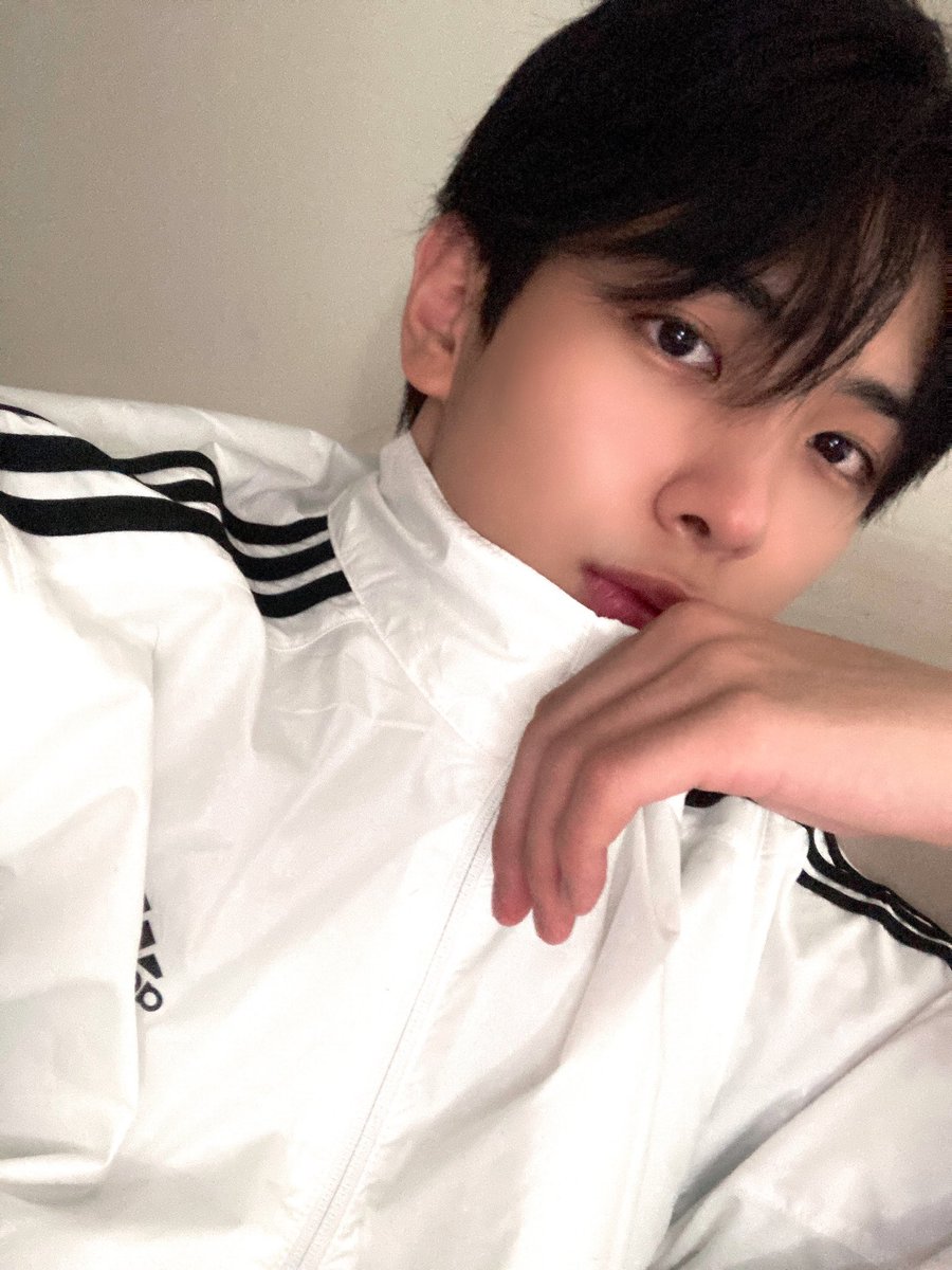 ATBO_members's tweet photo. [#류준민]
보고 싶어여

#ATBO #에이티비오
#RyuJunmin https://t.co/6ORALb6Dii