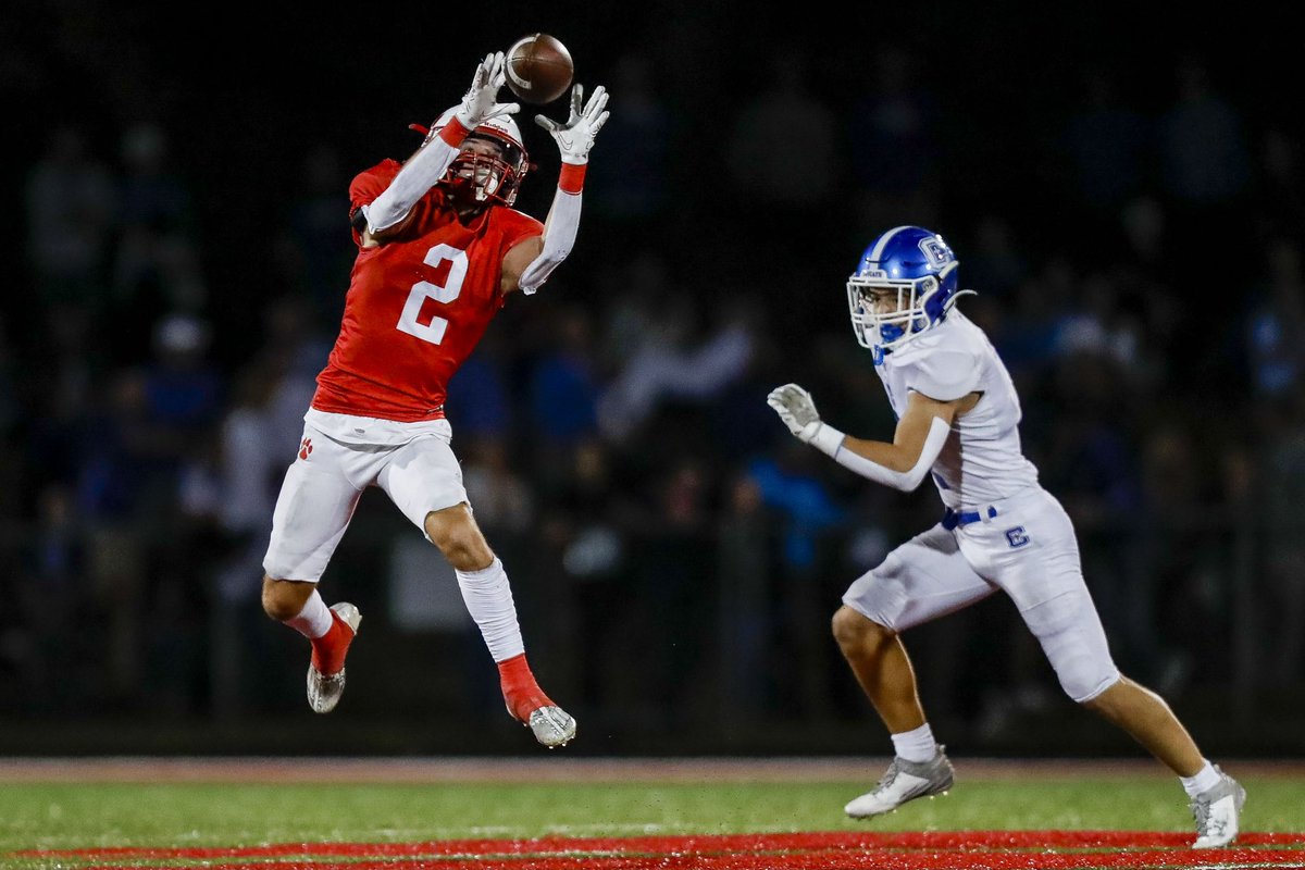 kstrats16's tweet image. CovCath takes down Beechwood 35-31. 
📸: @ENQSports 
#CovCath #Beechwood #football