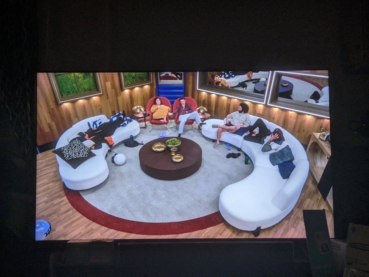 christinal1966's tweet photo. I'm just sitting here, watching a group of people who are watching another group of people. #bb25 #bb25Cirie #bb25Matt #bb25Jared #bb25Felicia https://t.co/iKH1WbHY8C