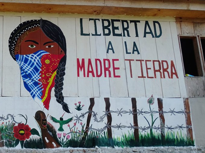"Nos vamos a levantar para derrocar a los supremos gobiernos, para  derrocar a los funcionarios corruptos, para echar de este país a todos  los ricos y poderosos. Y empezar a construir otro México con la gente  humilde y sencilla." #EZLN 2006