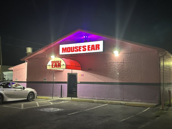 Watch Mike D's leaked NSFW photo on TwXstars