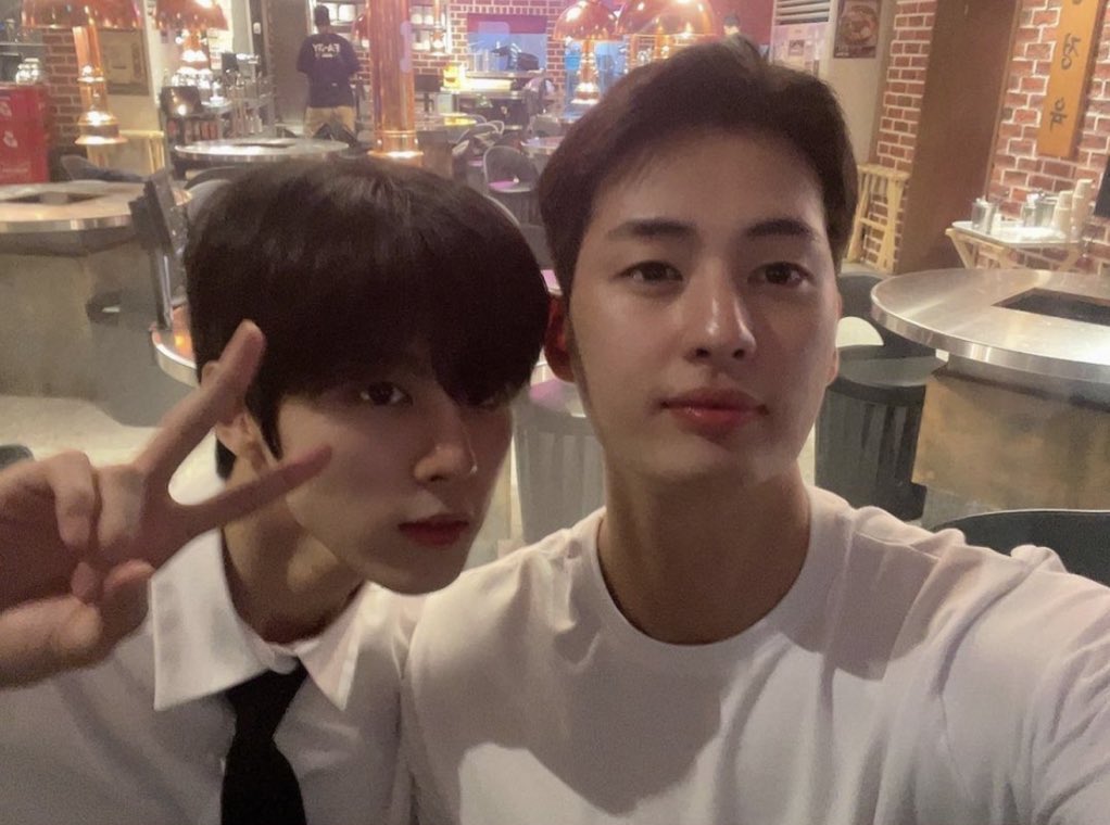 결신 잘사궈는중