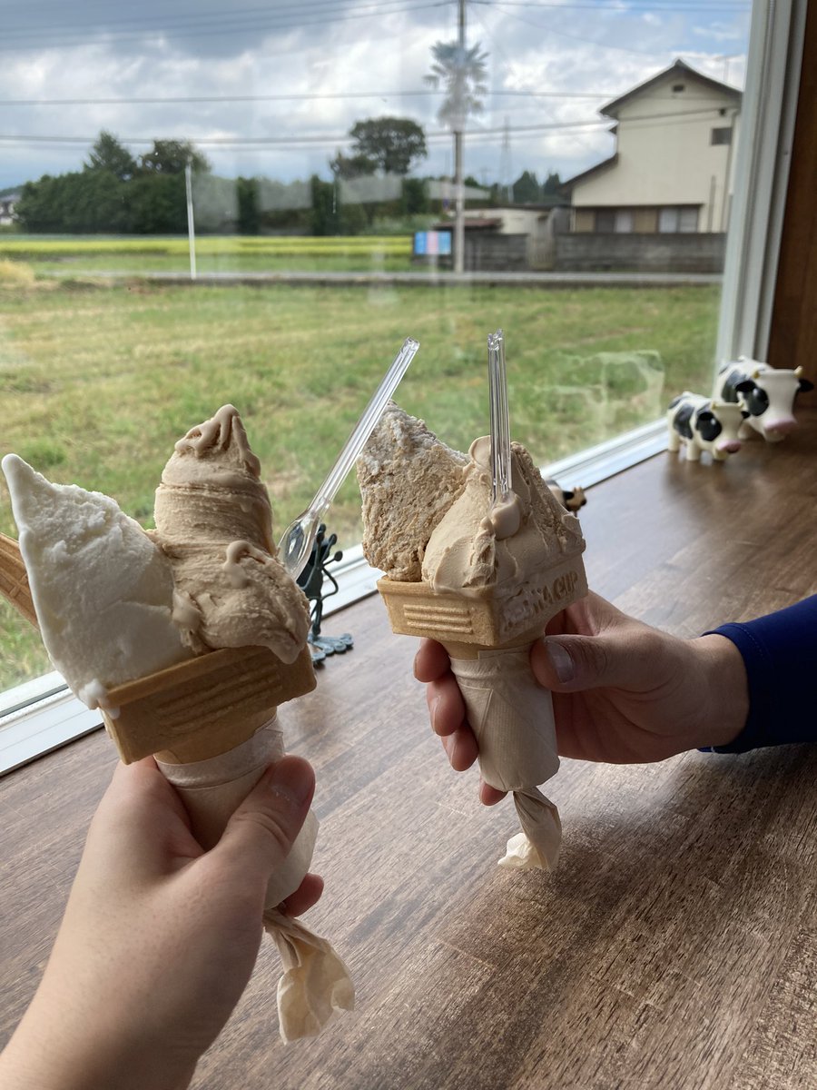 OOJIRO's tweet photo. おっさんふたりでジェラート https://t.co/NAUMypYlYw