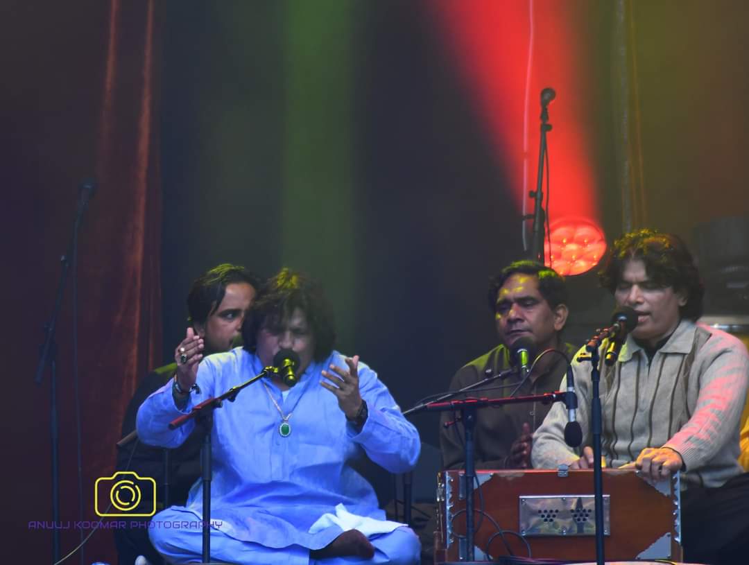 Ustad Faiz Ali Faiz Khan's performing at the Oslo Mela, Norway. 
<a href="/AccordsCroises/">Accords Croisés</a>