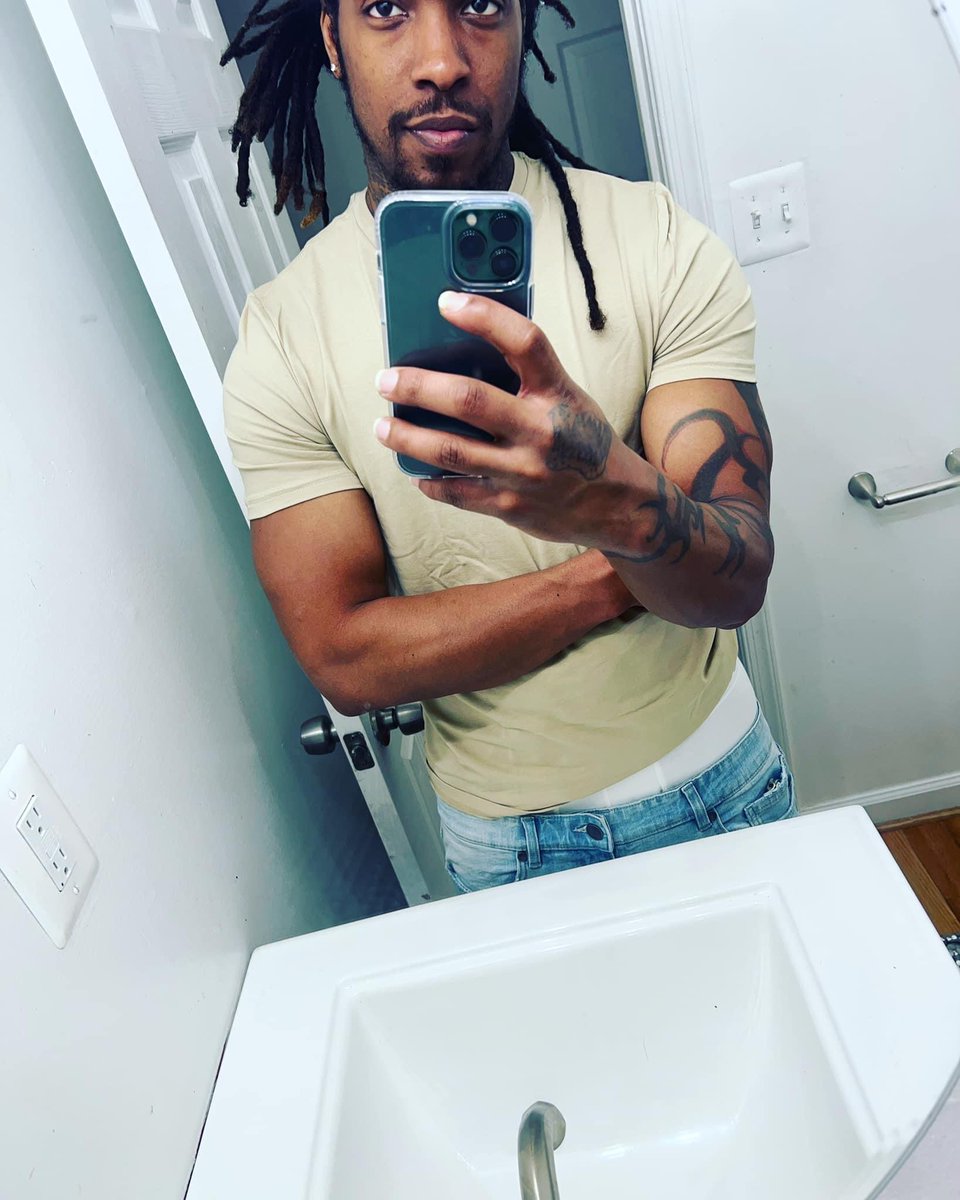 RealFilosophy's tweet photo. who up and horny ??? https://t.co/mUcaopCb8K #stripchat #stripchatlive https://t.co/ZcgtP6mqWU