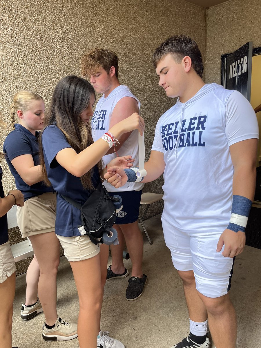 KHSATs's tweet photo. These students are awesome and they worked so hard and did amazing tonight at the football game tonight. Congrats to @kellerindiansfb on their win vs Eaton! 
@KHSIndianNation @KISDAthletics @KHSBooster https://t.co/kzTyRDCBFN
