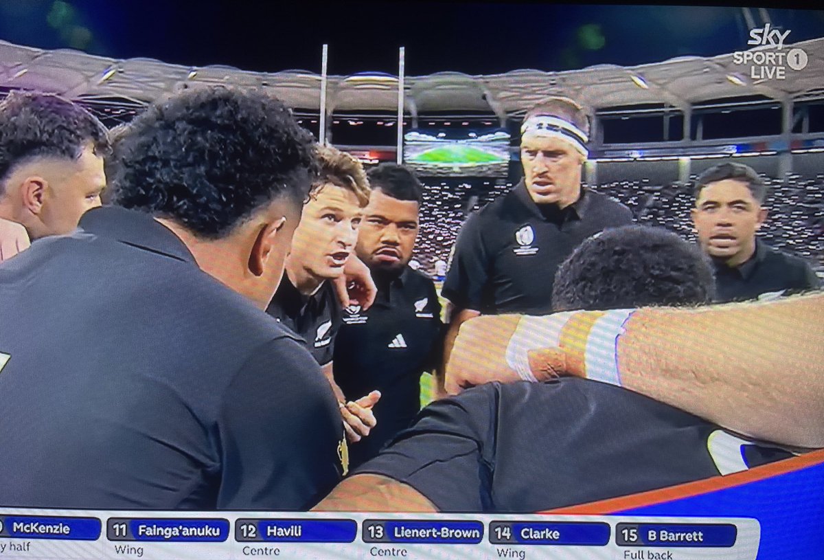 iamjonnyking's tweet image. Important moments before kickoff in #NZLvNAM, and Brodie befuddled what the heck a back could offer at such a time as this, whilst Taukeaho and ALB getting distracted by another Barrett making fun of brother Beauden. #OrNot #RWC2033