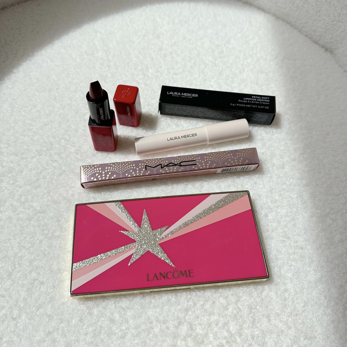 #แจก makeup เคาน์เตอร์แบรนด์ค้าบบบ
🍎 รี ฟอล
🍎 ประกาศมะรืนนี้เลย 18 ก.ย.