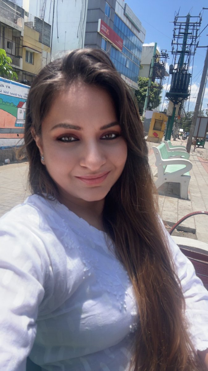 D1verma's tweet photo. Beauty is power; a smile is its sword.
Buzz off the bad days and keep walking πΆββοΈ!! Enjy small beauties of life.. once a while sit roadside..eat roadside..watch people running n thank God for ur great life. What you have is someoneβs π π
#motivationfortheday #NormalizeNormal π«Ά https://t.co/5puXX45VZF
