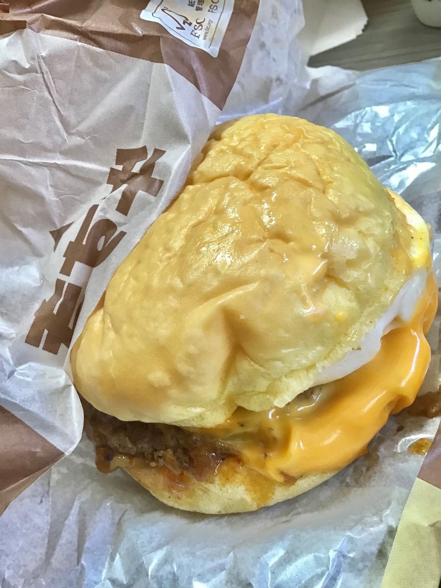 accessLabo's tweet photo. #ランチ 13日(水) #McDonalds #マック #マクド #マクドナルド #MacDo #TheMac #Macdees #Donken #Makkari
🍔定番の #月見バーガー🌙
🍔七味がアクセントになった新商品 七味香る #牛すき月見
🥤フルーティな味わいの新作 月見 #マックシェイク® 長野県産 #シャインマスカット
シェイクとくにうまⓂ︎ https://t.co/VLMDucHegD