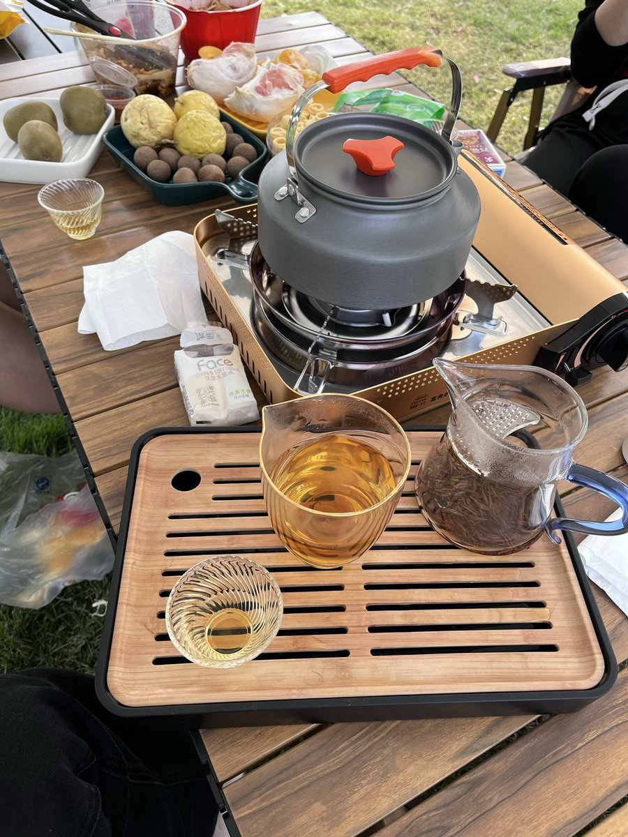 Michellaaq's tweet image. The green you see is the healing of the heart, and the peace in the mountains is the shelter of the heart. 🌳 💚 🧘