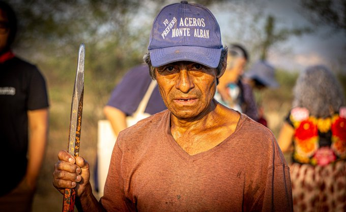 "Vamos a seguir luchando por los pueblos indios de México, pero ya no sólo por ellos ni sólo con ellos, sino que por todos los explotados y  desposeídos de México, con todos ellos y en todo el país." #EZLN 2005