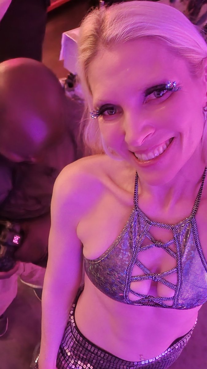 ShayBlondie's tweet photo. .@FolsomStEvents season opening #EpicSelfie with @The_Silence_Pix 💓 https://t.co/SJLn5qEY40