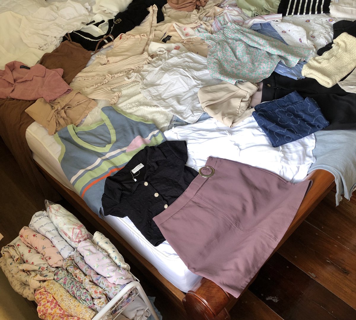 usedbyfirst657's tweet image. ส่งต่อเสื้อผ้า ราคาหลักสิบ ไม่เกิน100บาททุกตัว💖🥺 
.
ฟอล+รี ลดห้าบาท⭐️
ลงวันอังคารหนึ่งทุ่ม ปักไว้เดี๋ยวมาเรียกค้าบ
.
#ส่งต่อเสื้อผ้า #ส่งต่อเสื้อผ้ามือสอง #ส่งต่อเสื้อผ้ามือ2 #เสื้อผ้ามือสองสภาพดี #เสื้อผ้ามือสอง #เสื้อผ้ามือสองราคาถูก #โล๊ะตู้เสื้อผ้า #โล๊ะตู้ #เสื้อเชิ้ต