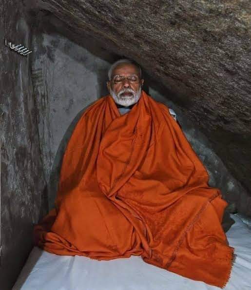 r_rajivin's tweet photo. आत्म साक्षात्कार
ध्यान करते हुए ऑंखें बंद कर लो. कैमरे की ओर रुख़ कर लो. और नज़र का चश्मा अवश्य पहिनो.
तभी ज्ञान चक्षु खुलेंगे, और अंतर दृष्टि विकसित होगी.
#MediaBoycott
#AmitShahGoBack
#SudhirChaudhary #GodiMedia
#BoyCottGodiMedia 
#चिंदीमीडिया https://t.co/ef8AYMbwlM
