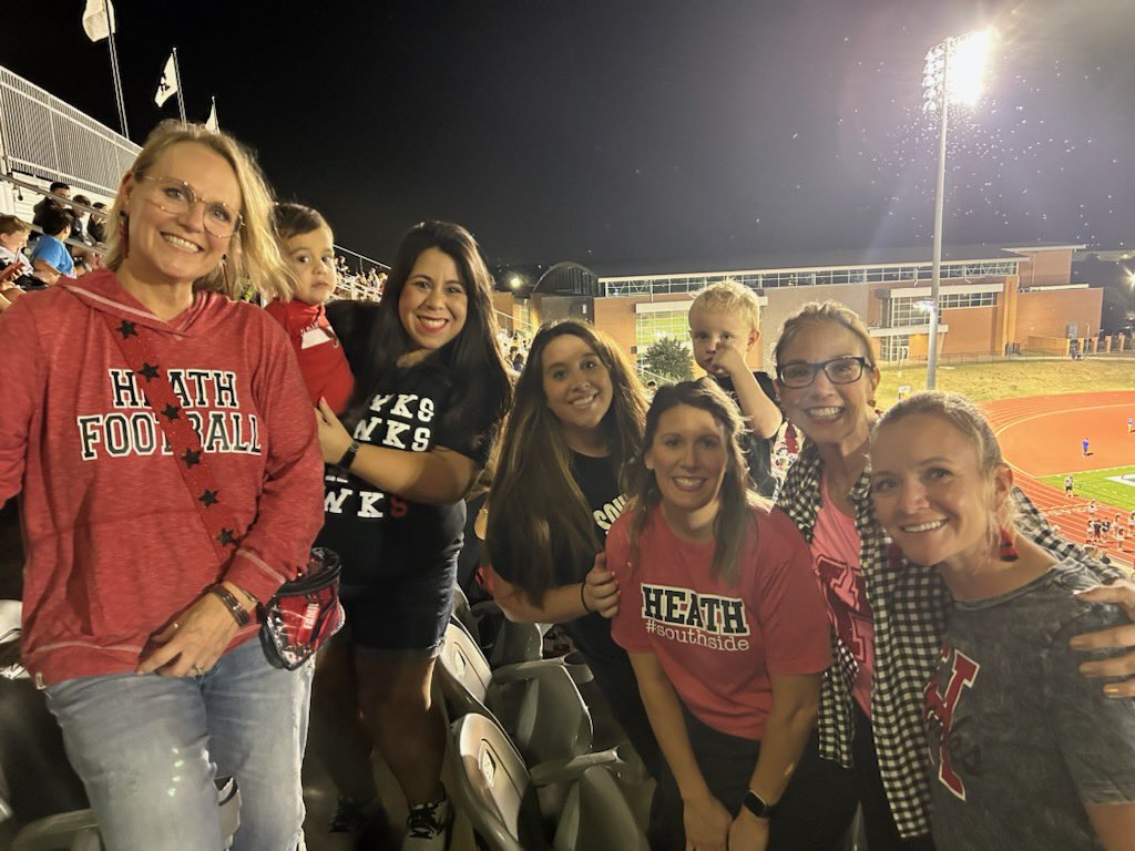 #SouthsideSisterhood 
❤️🦅🖤 and <a href="/HeathHawksFb/">Heath Hawks Football</a> got the dub!