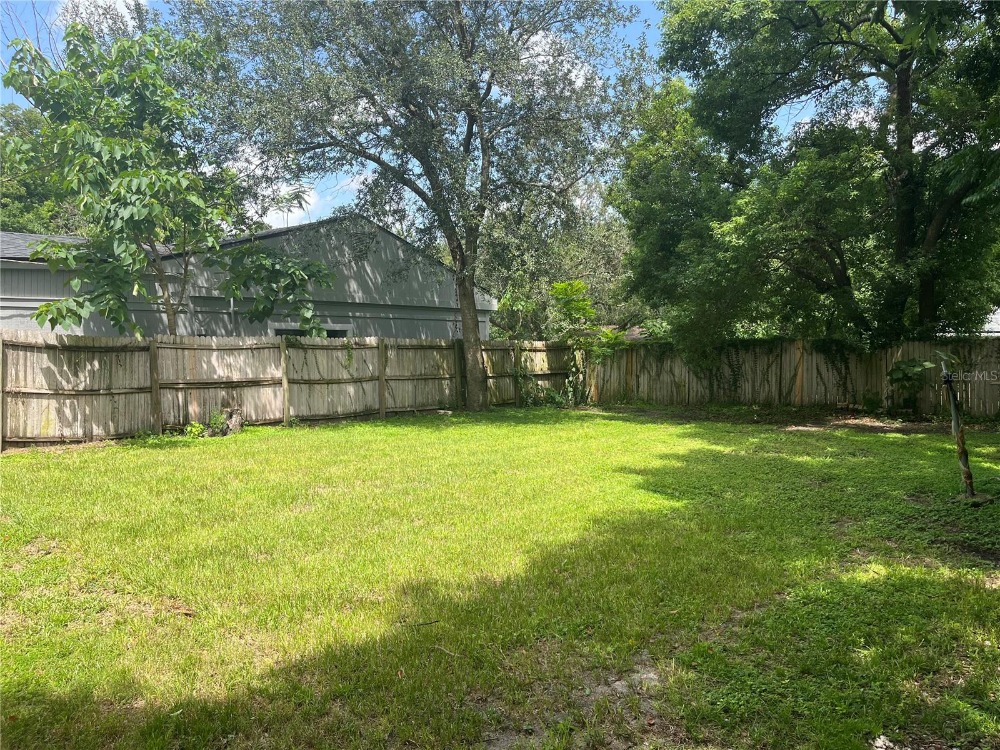 Easy flip in Hourglass district of Orlando. All comps sold for over list price. DM me for more details. #orlandorealestate #fixandflip