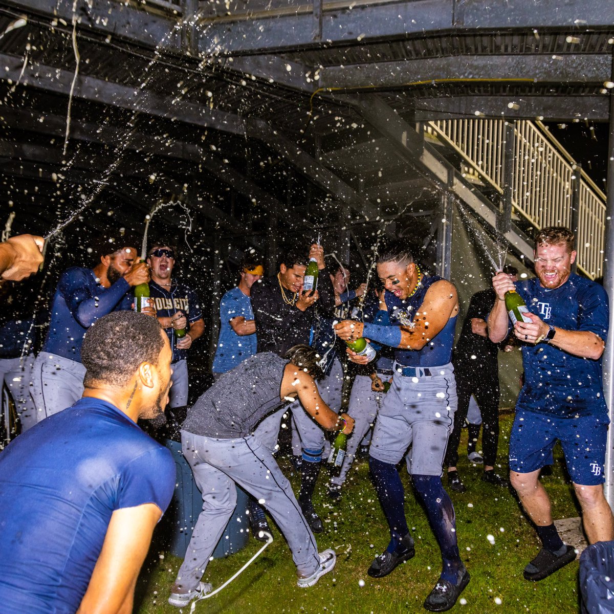 ChasRiverDogs's tweet photo. THIS. TEAM. 🐶🏆

#RunIt3ack https://t.co/SxifSGASl7