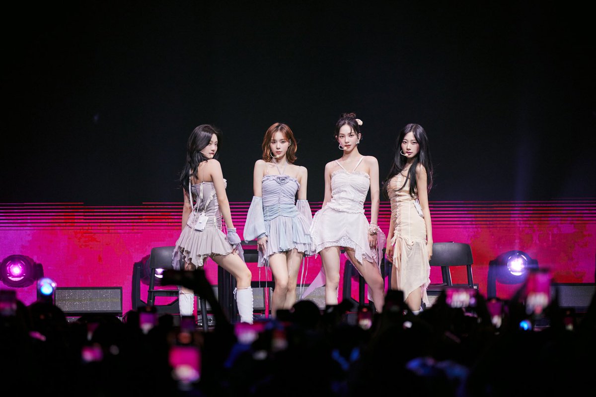 SMTOWNGLOBAL's tweet photo. aespa wrap up the Latin America tour with the sold-out Chile concert! Next up is Europe! The finish line for the world tour is just around the corner!

https://t.co/lBtK2rOfHf

#aespa #에스파 #SYNK_HYPERLINE
#aespa_SYNK_HYPERLINEinSANTIAGO
#aespaLIVETOUR2023_SYNK_HYPERLINE_inSANTIAGO