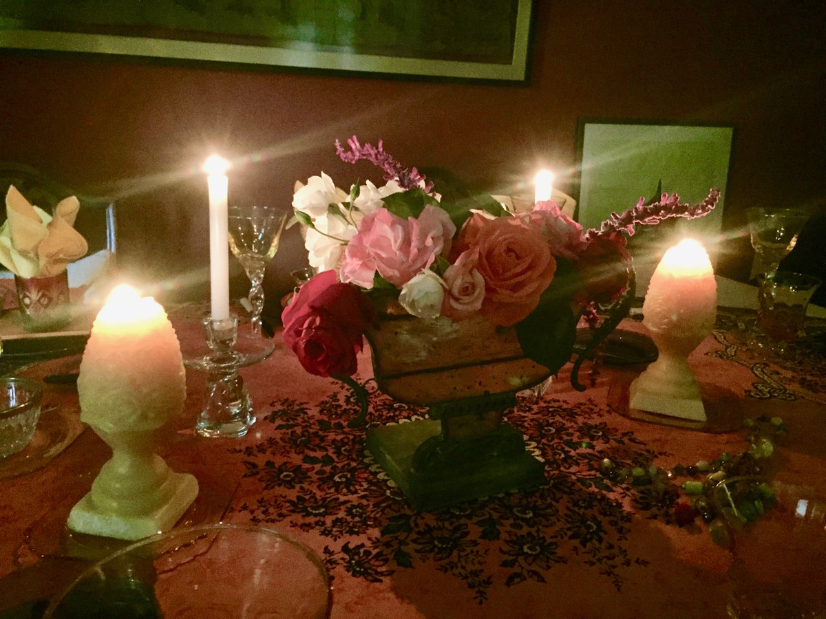 All that's left is to bring in my guests.  HAPPY HOLIDAY'S everyone!!!!!!!! .   .   .
wp.me/p3E2rZ-5zy