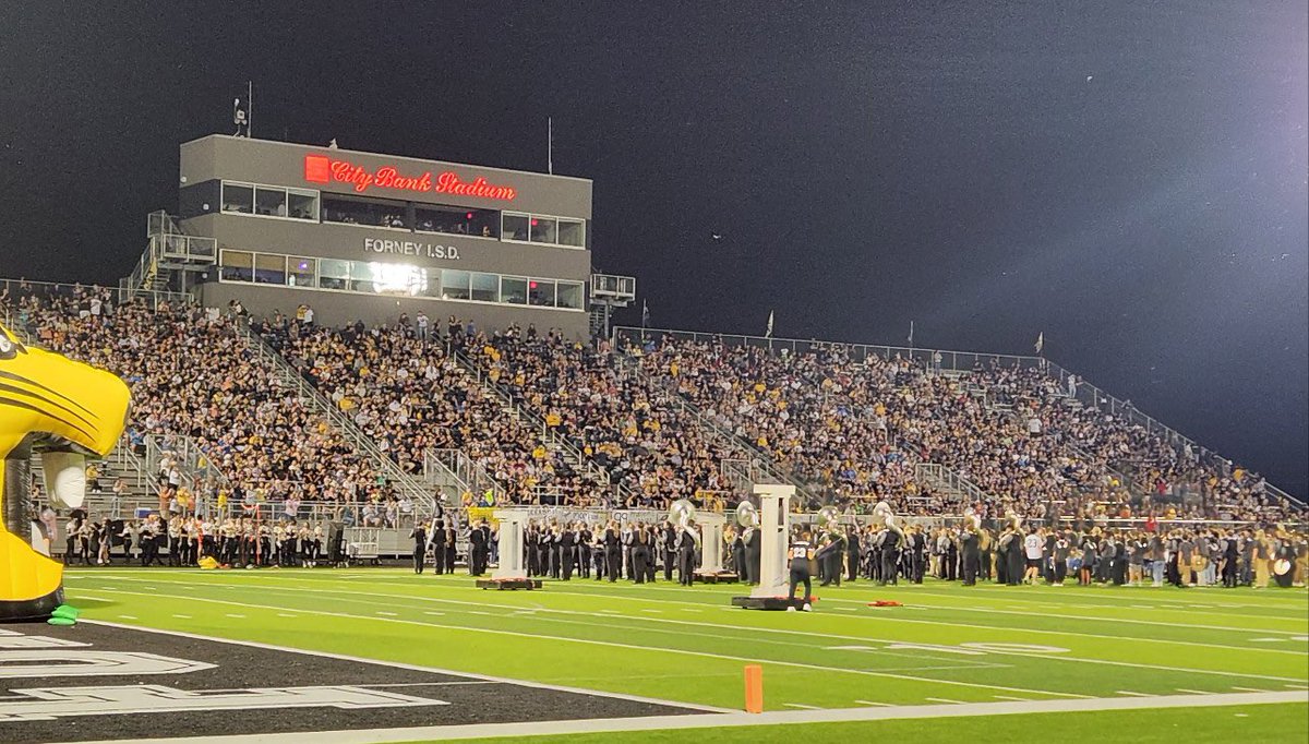 CoachFleen's tweet photo. City Bank PA announcer: 
“Ladies &amp; Gentlemen, if you cannot find a seat on the home side, overflow seating is available on the visitors side”

This is why it’s special when we say “and By God You Play For Forney!”

This TEAM is Proud to rep the Southside! #SouthsideSpillover https://t.co/muJLdeUVWy