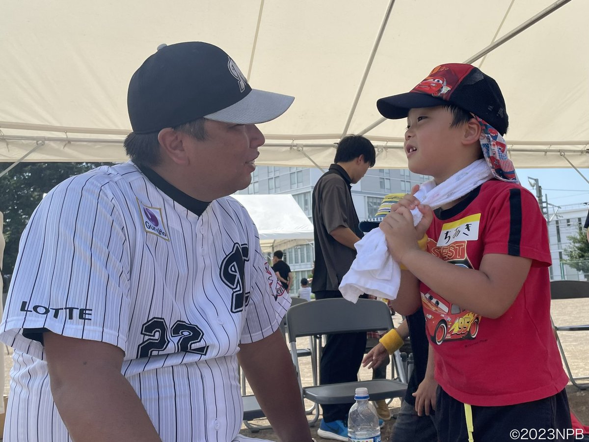 npb_bbpromotion's tweet photo. ＼✨憧れの選手と、夢の体験を🌈／
野球ふれあい教室を開催👦👧⚾️
#井端弘和 さん #里崎智也 さん
#西村健太朗 さん #村中恭兵 さんが
講師として参加しました☺️✨
#NPB #野球振興 https://t.co/TR4s8xC0Ua