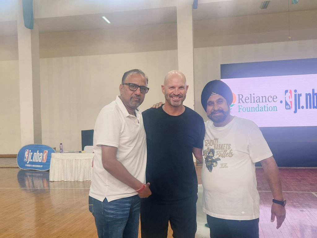 KapilKumria's tweet photo. @NBAIndia @superfan_nav @Raptors @ril_foundation @RFYouthSports @jrnba "It was great to accompany @superfan_nav while he visited @NBAIndia academy in Jaypee Noida yestetday ! His passion for basketball is truly inspiring, and we appreciate the @NBA efforts to promote the sport in India. 🏀🇮🇳 #NBAIndia #BasketballLove" https://t.co/2ETEQchXkM