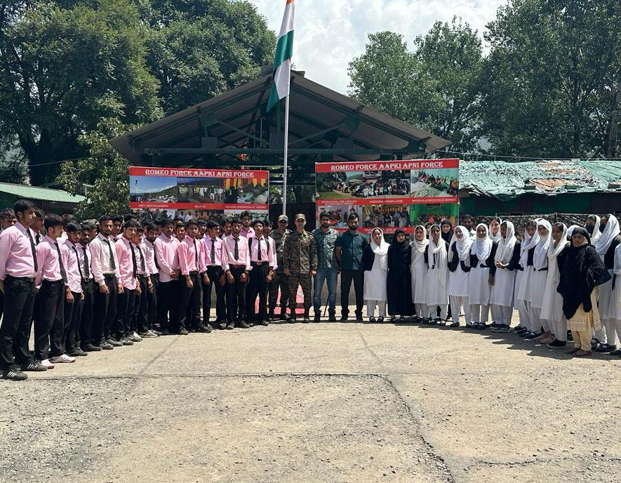JournalistSoya's tweet photo. 15 Sep 2023. Surankote. Poonch District. Indian Army conducted a lecture at Surankote. Poonch District to encourage students to join the Indian Armed Forces.
#JoinIndianArmy
#BadaltaJK
#MumbaiAirport
#JusticeForNasirJunaid
#PAKvSL
#KritiSanon
#V4thWin https://t.co/WEete6poef