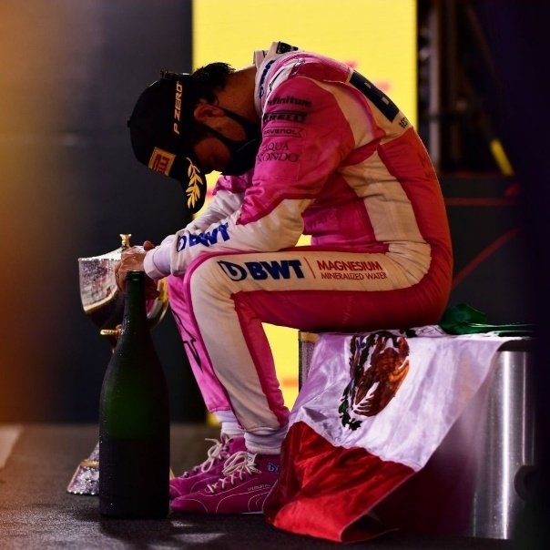 littl3_dreamer_'s tweet photo. ¡Viva Checo Pérez! Qué volvió a poner la bandera mexicana en el cajón principal del podio de Fórmula 1 después de 50 años https://t.co/Zn2VBRzLxo